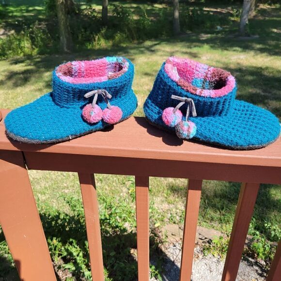 Cuddle Duds Knit Slipper booties with Rubber Non Slip Soles, Sz Medium 7-8 - Picture 2 of 6